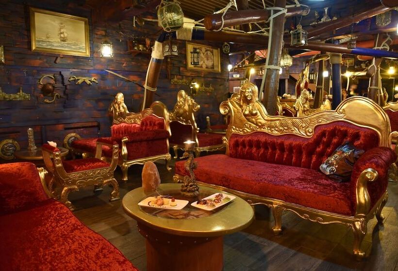 هتل Pirates World