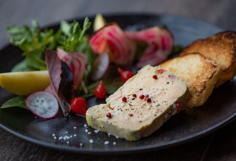 هتل Pirates World