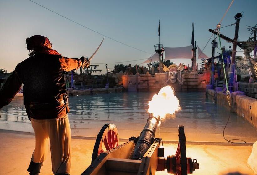 هتل Pirates World