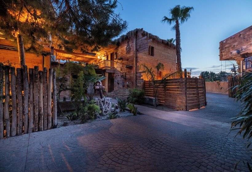 هتل Pirates World