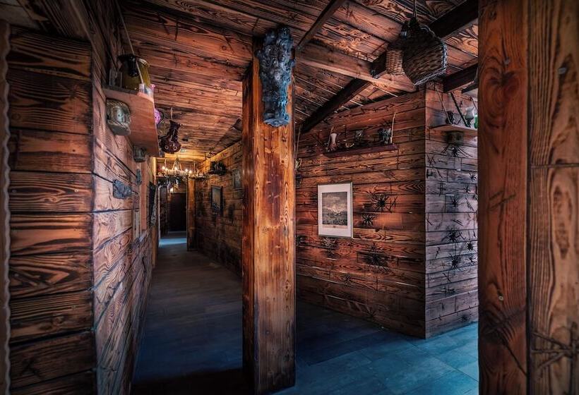 هتل Pirates World