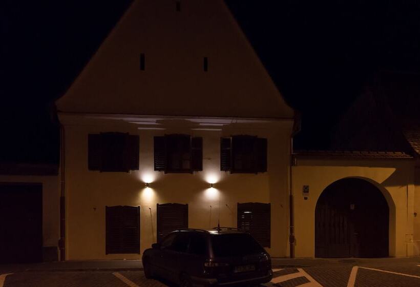 Отель Casa Nicolae Luxury Suites