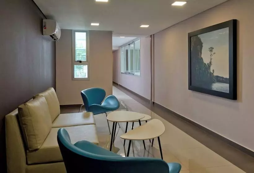 ホテル City Falls Iguazu