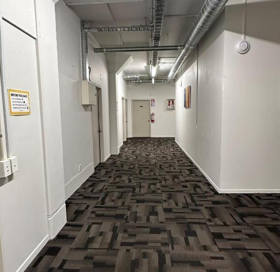 בית מלון כפרי Hamilton City Inn