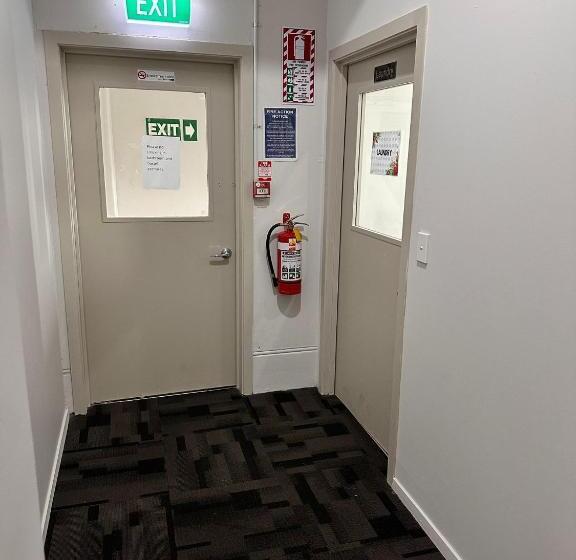 בית מלון כפרי Hamilton City Inn