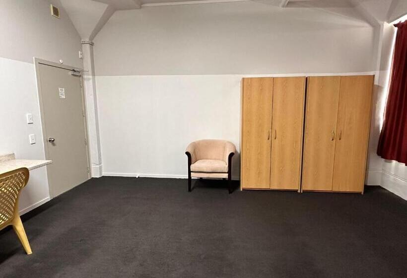 בית מלון כפרי Hamilton City Inn