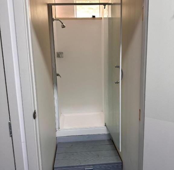 בית מלון כפרי Hamilton City Inn