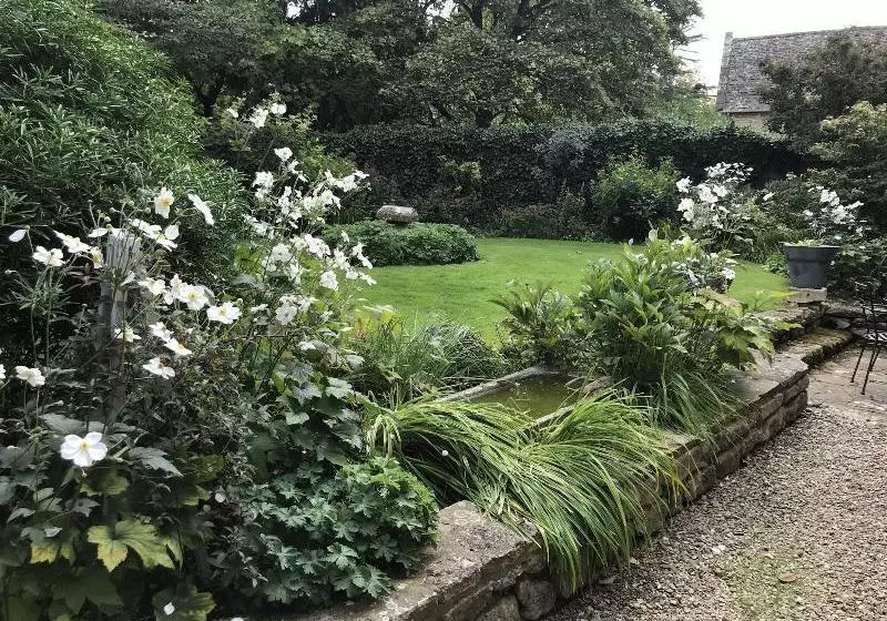 Hotelli Pigeon House Cottage B&b