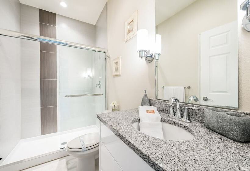 Serenity By Vhc Hospitality