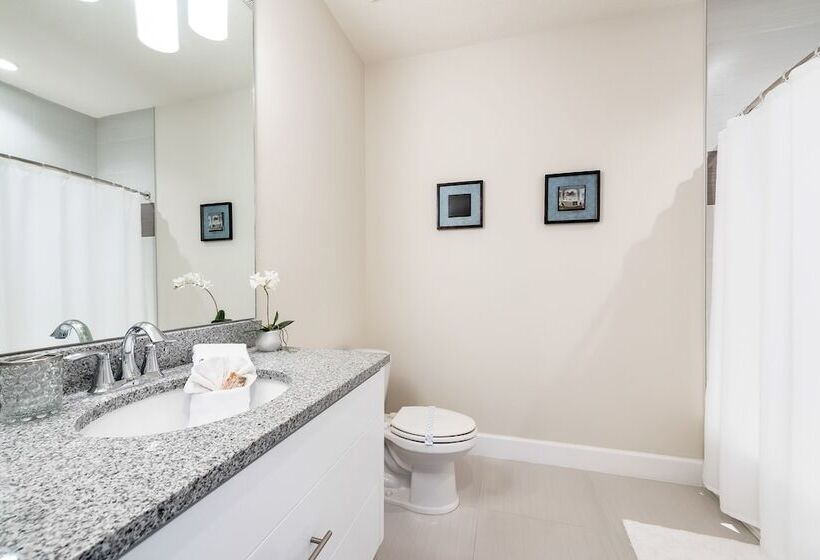 Serenity By Vhc Hospitality