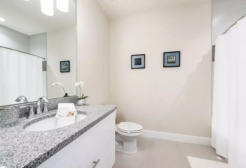 Serenity By Vhc Hospitality