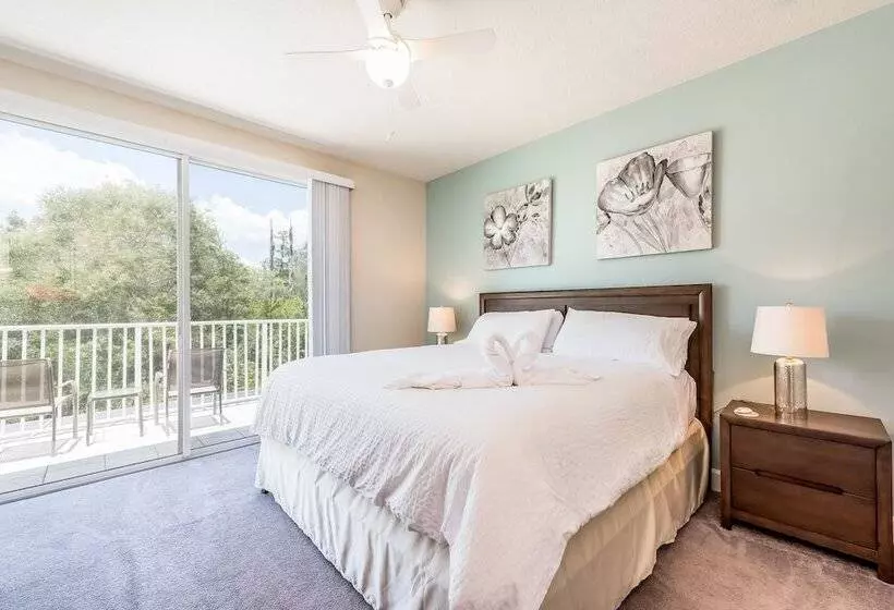 Serenity By Vhc Hospitality