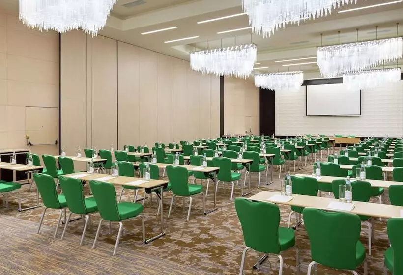 هتل Doubletree By Hilton Moscow Vnukovo Airport