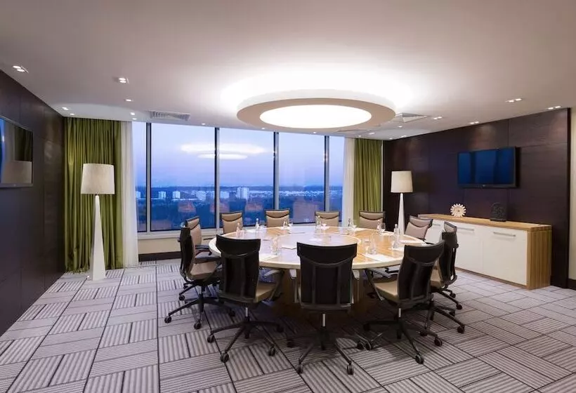 هتل Doubletree By Hilton Moscow Vnukovo Airport