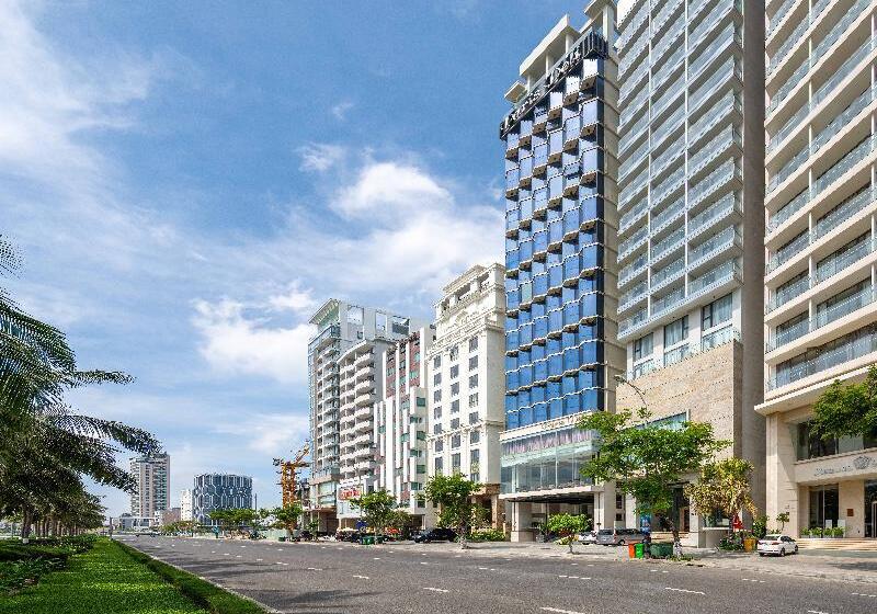 هتل Paris Deli Danang Beach