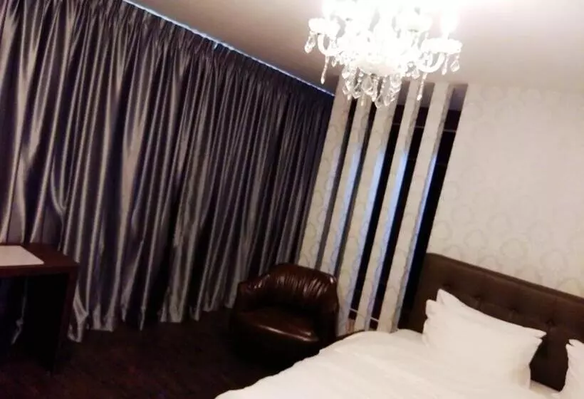 Hotelli Raintree Boutique