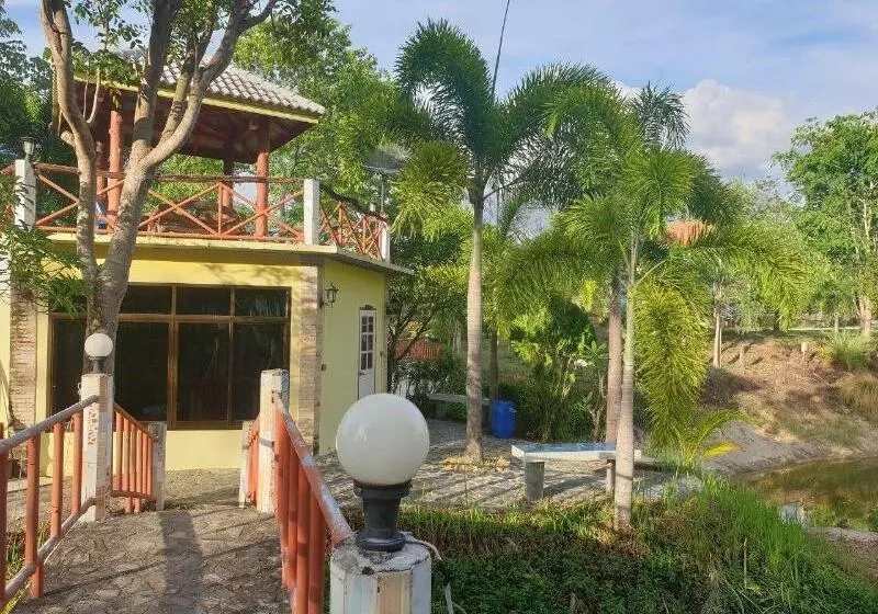 Hotelli Suan Phueng Pa Wai Resort