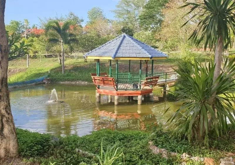 Hotelli Suan Phueng Pa Wai Resort
