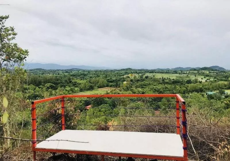 Hotelli Suan Phueng Pa Wai Resort