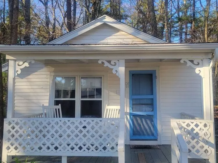 Aamiaismajoitus (B&B) 2 River Road Inn Cottages