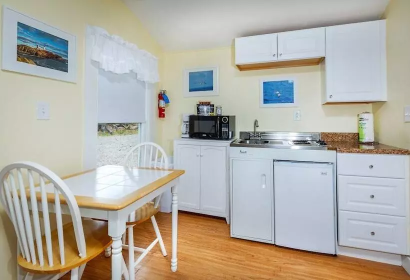 Aamiaismajoitus (B&B) 2 River Road Inn Cottages