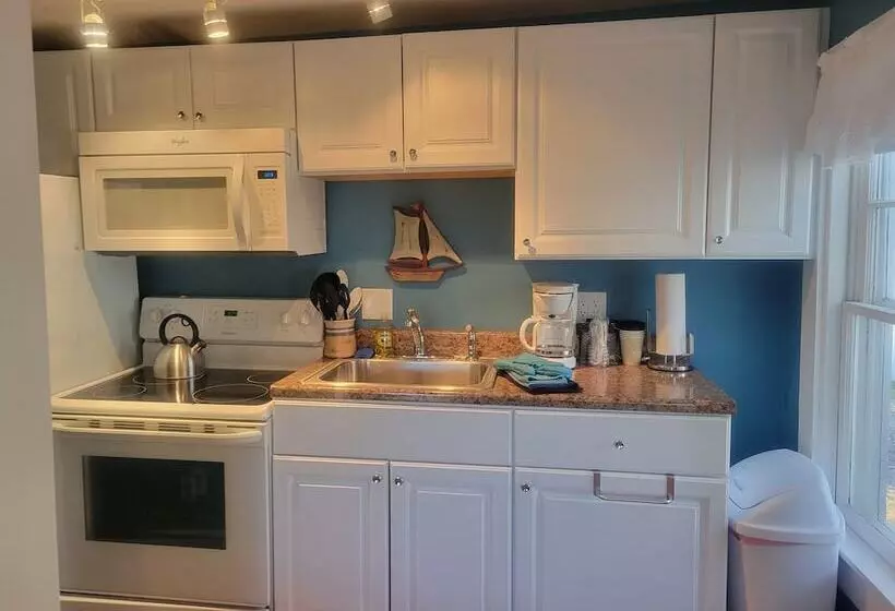 Aamiaismajoitus (B&B) 2 River Road Inn Cottages