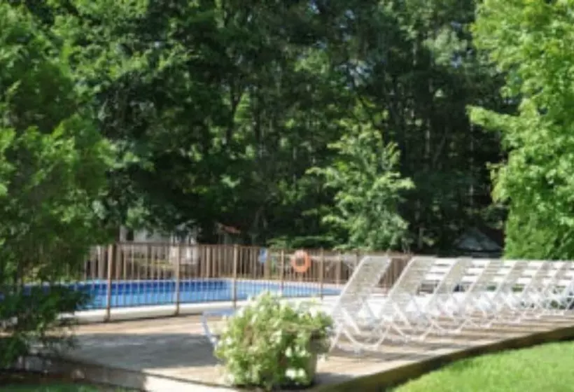 Aamiaismajoitus (B&B) 2 River Road Inn Cottages