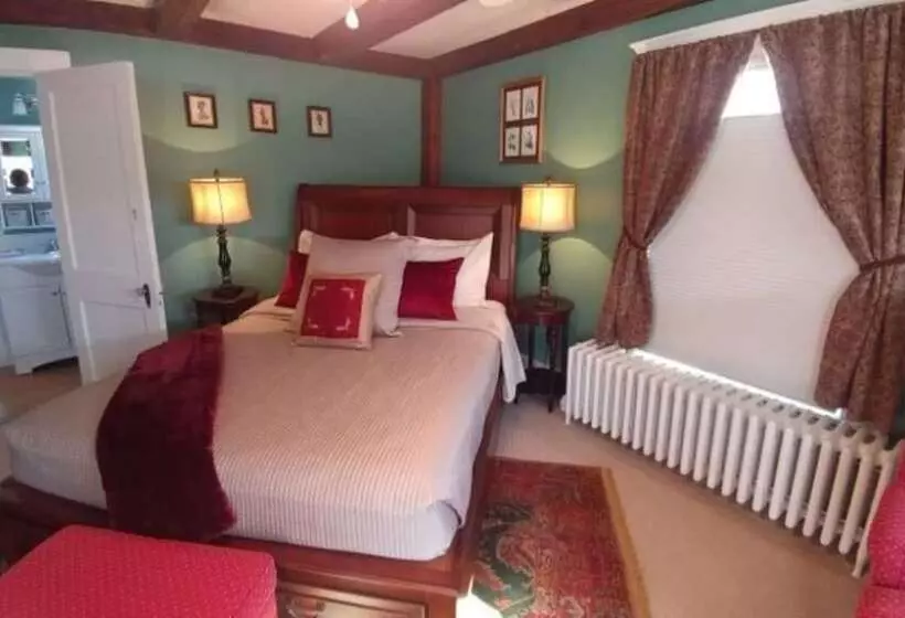 Aamiaismajoitus (B&B) 2 River Road Inn Cottages