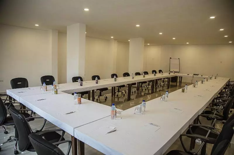 تختخواب و صبحانه Sierra Palms Resort