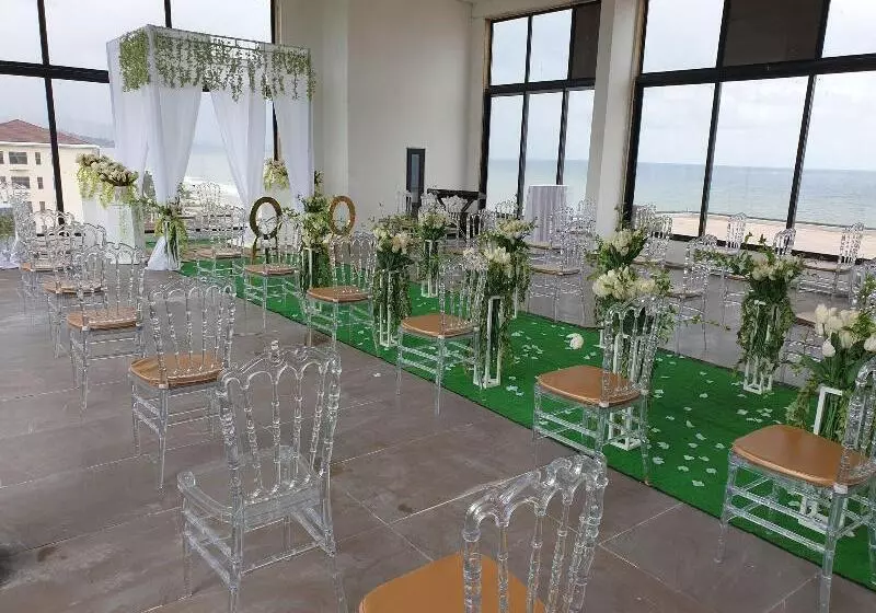 تختخواب و صبحانه Sierra Palms Resort