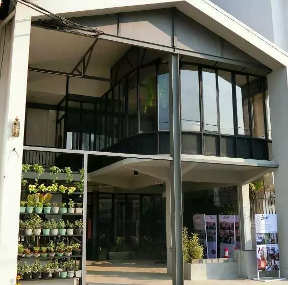 Bloom Boutique Hotel & Cafe
