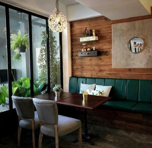 Bloom Boutique Hotel & Cafe