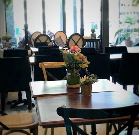 Bloom Boutique Hotel & Cafe