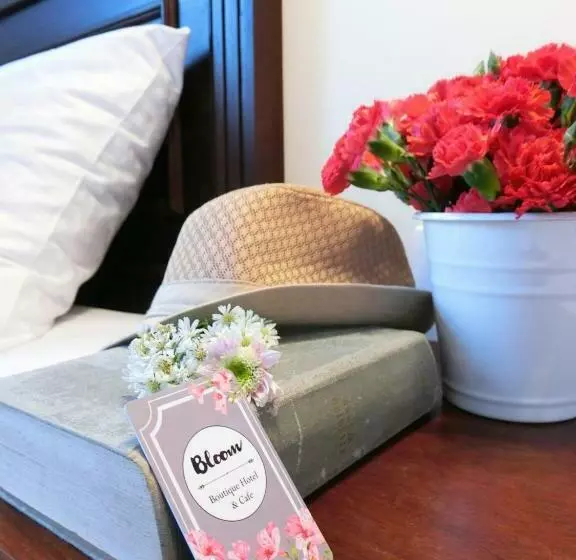 Bloom Boutique Hotel & Cafe