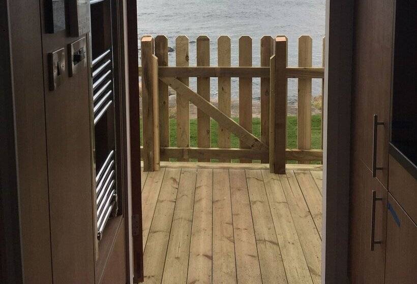 Door To The Shore Seafront Cottages