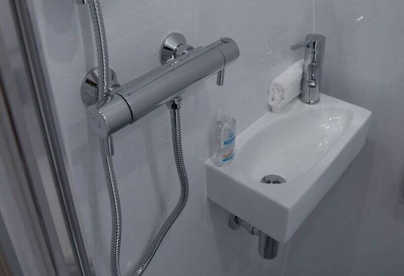 Door To The Shore Seafront Cottages