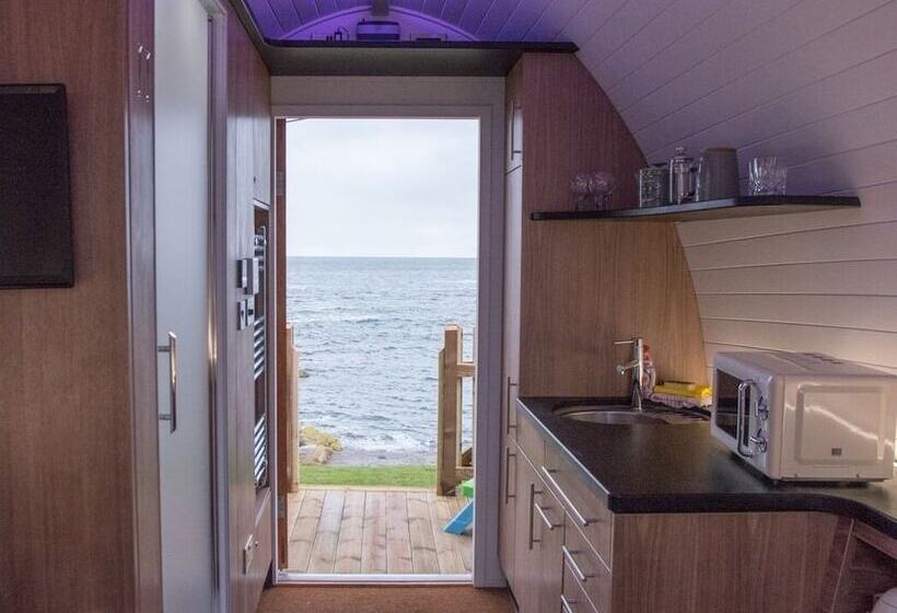 Door To The Shore Seafront Cottages