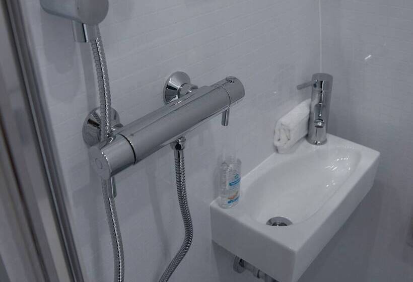 Door To The Shore Seafront Cottages