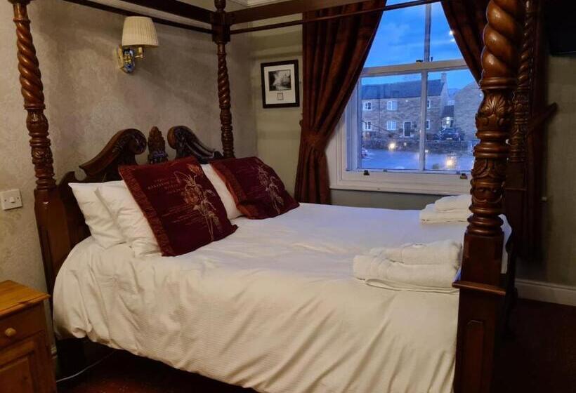 פונדק Old Hall Hotel Hope