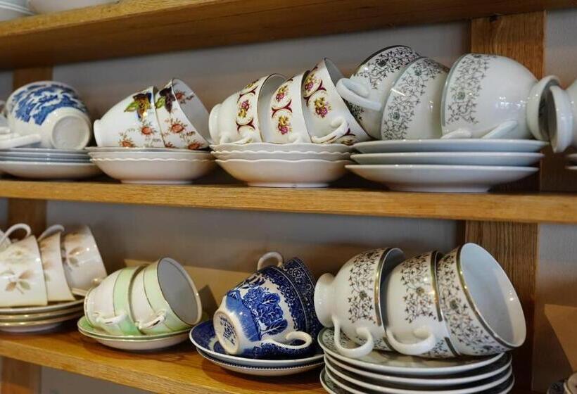 פונדק Old Hall Hotel Hope