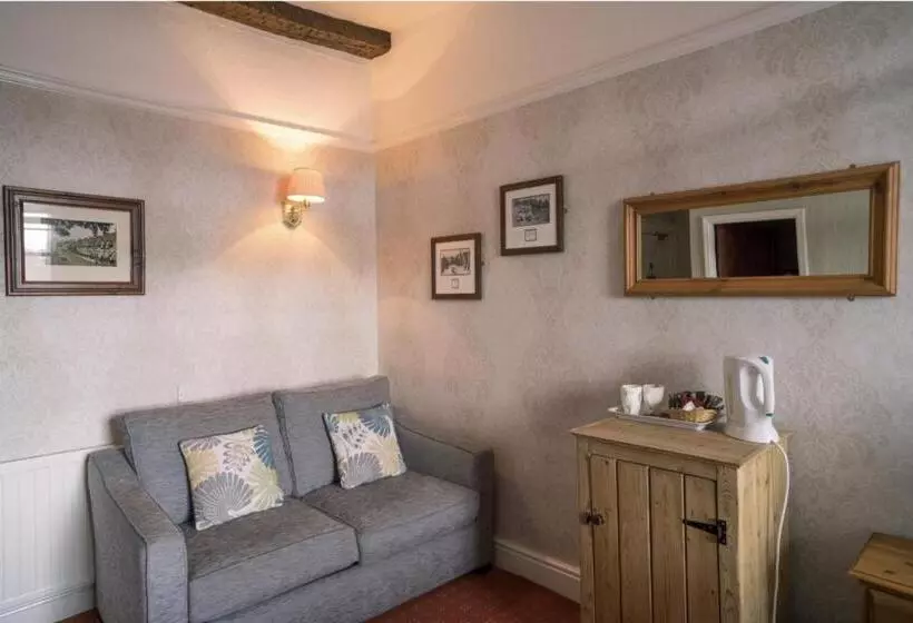 Hostelli Old Hall Hotel Hope