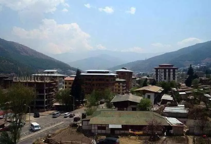 هتل Bhutan Centennial Tavern