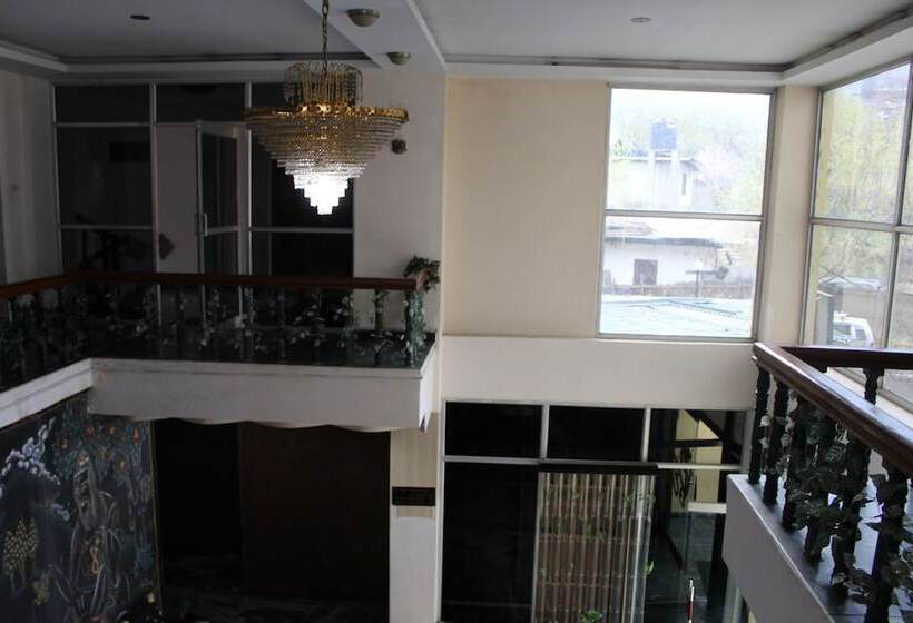 هتل Bhutan Centennial Tavern