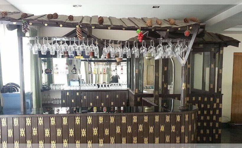 هتل Bhutan Centennial Tavern