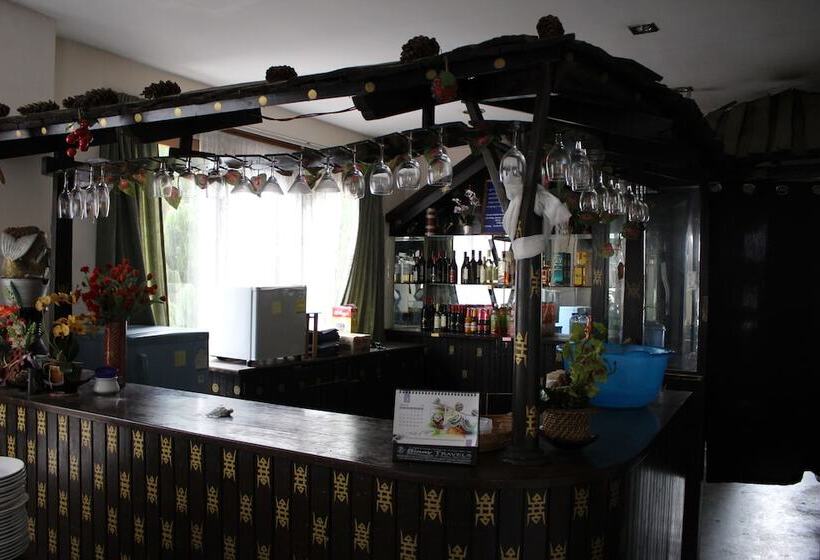 هتل Bhutan Centennial Tavern