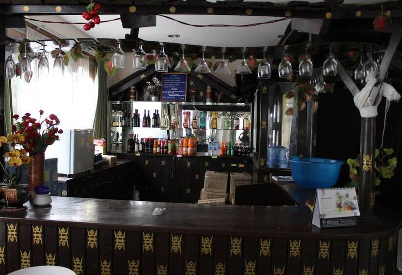 هتل Bhutan Centennial Tavern
