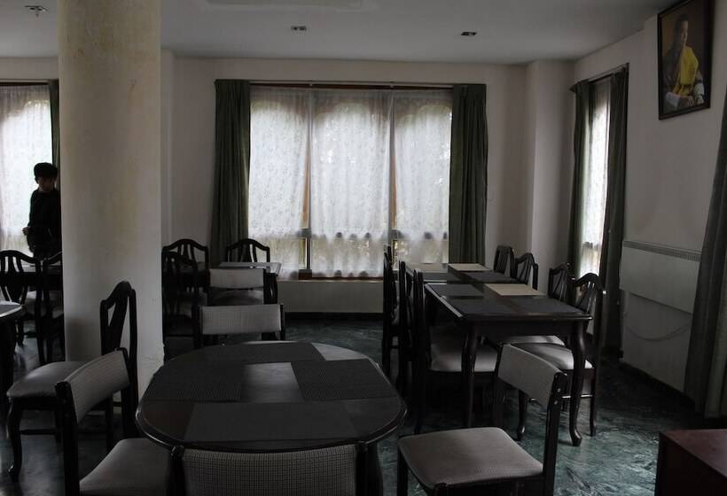 هتل Bhutan Centennial Tavern
