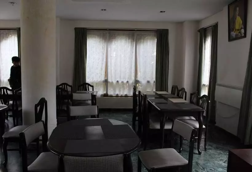 هتل Bhutan Centennial Tavern