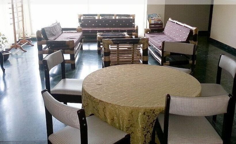 هتل Bhutan Centennial Tavern