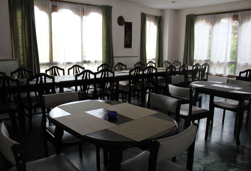 هتل Bhutan Centennial Tavern